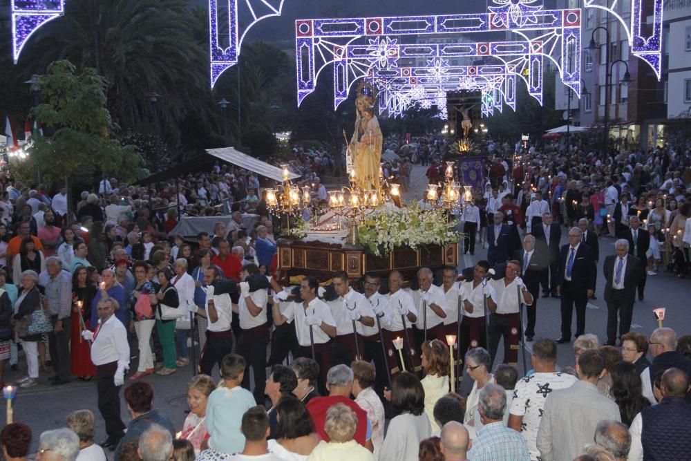 El Cristo del Consuelo congrega a 25.000 fieles en la procesión