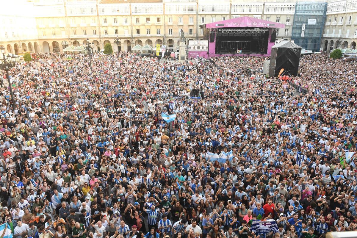 Scaloni, ovacionado en María Pita