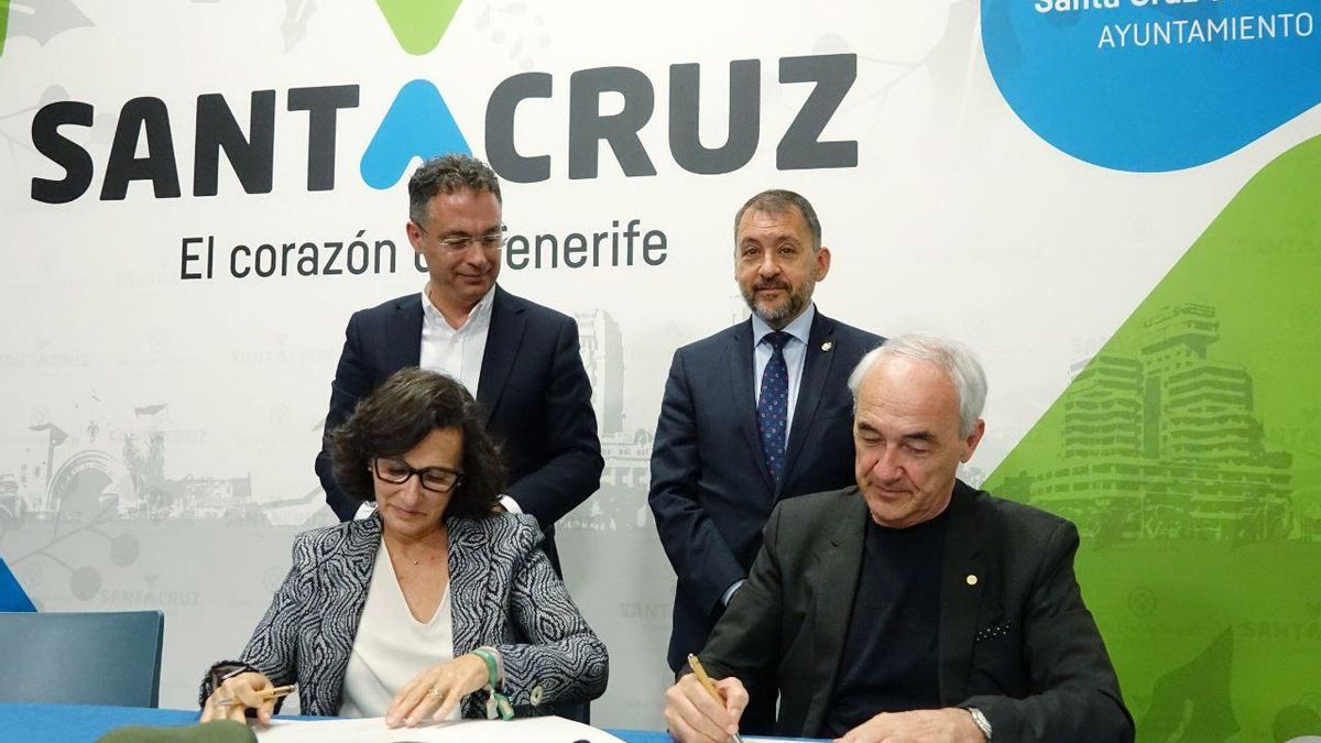 Firma del convenio entre el Ayuntamiento de Santa Cruz y las fundaciones Moeve y Metrópolis.