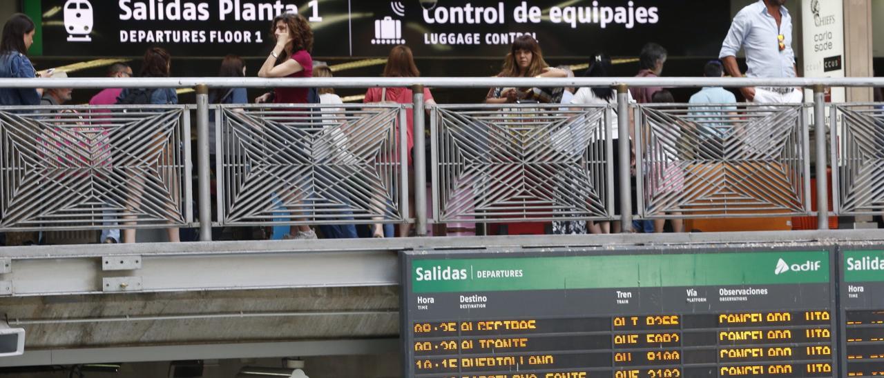 Panel de control de las entradas y salidas de Atocha.