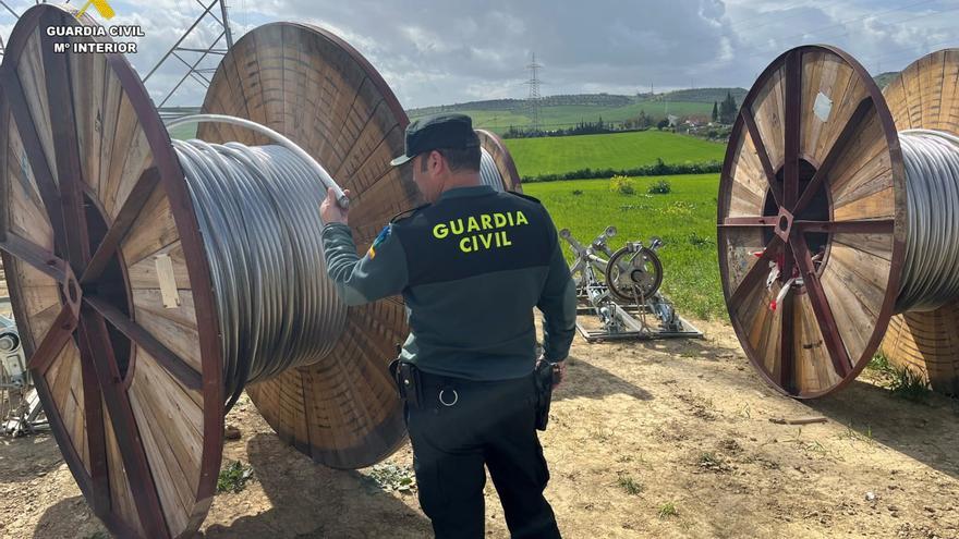 Dos detenidos por robar más de 200 metros de cableado de alta tensión en Aznalcóllar