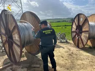 Dos detenidos por el robar más de 200 metros de cableado de alta tensión en Aznalcóllar