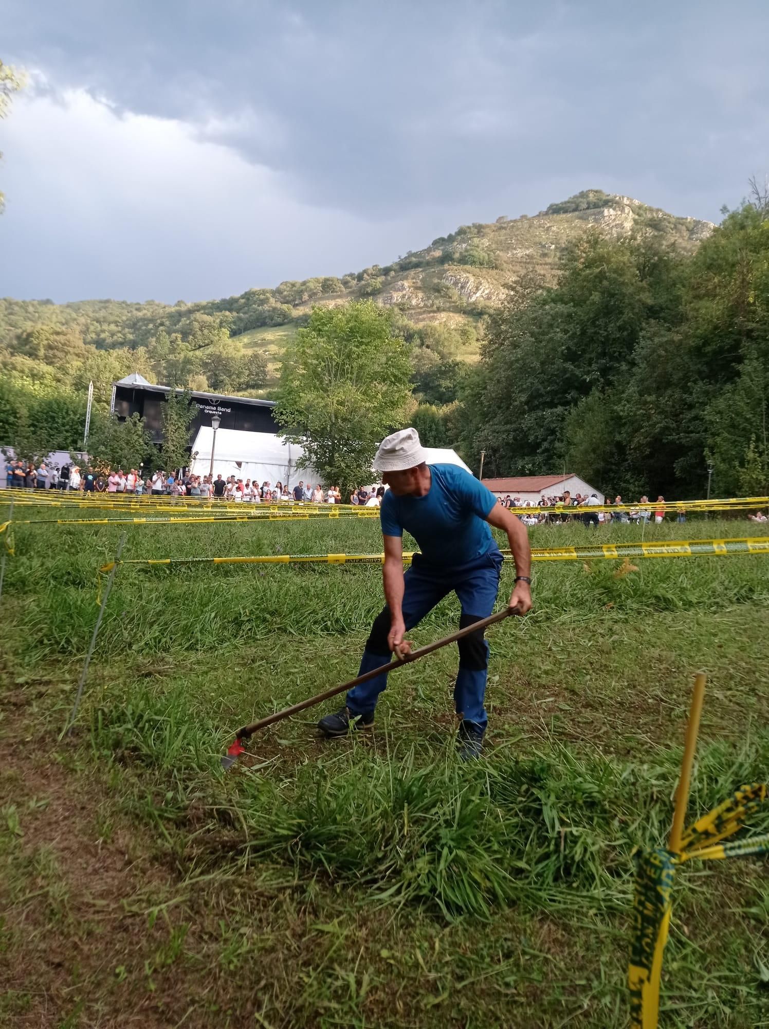 Fiesta del segador en Benia de Onís
