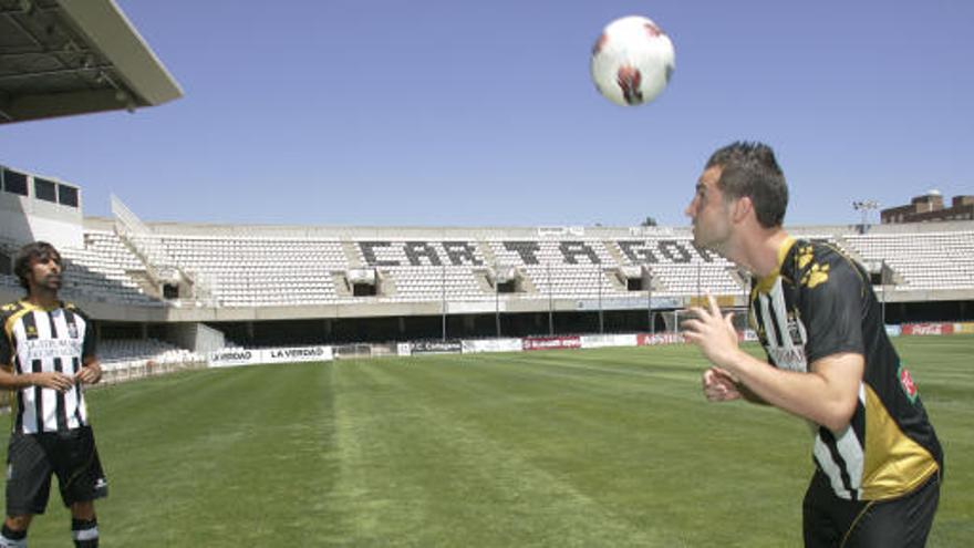 Fernando Martín y Campins durante su presentación como jugadores del Cartagena.