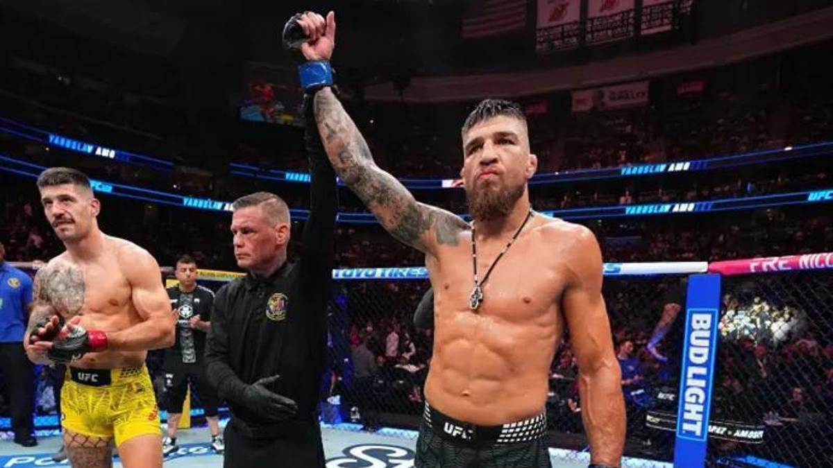 Joel Álvarez es arrollado en la jaula por Yaroslav Amosov en el UFC 328