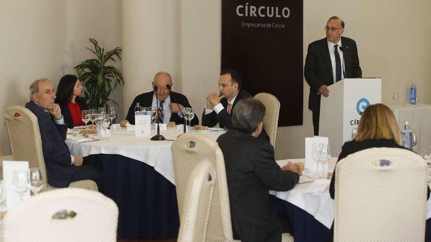 El rector Manuel Reigosa, durante su intervención en el Círculo de Empresarios de Galicia. // Alba Villar