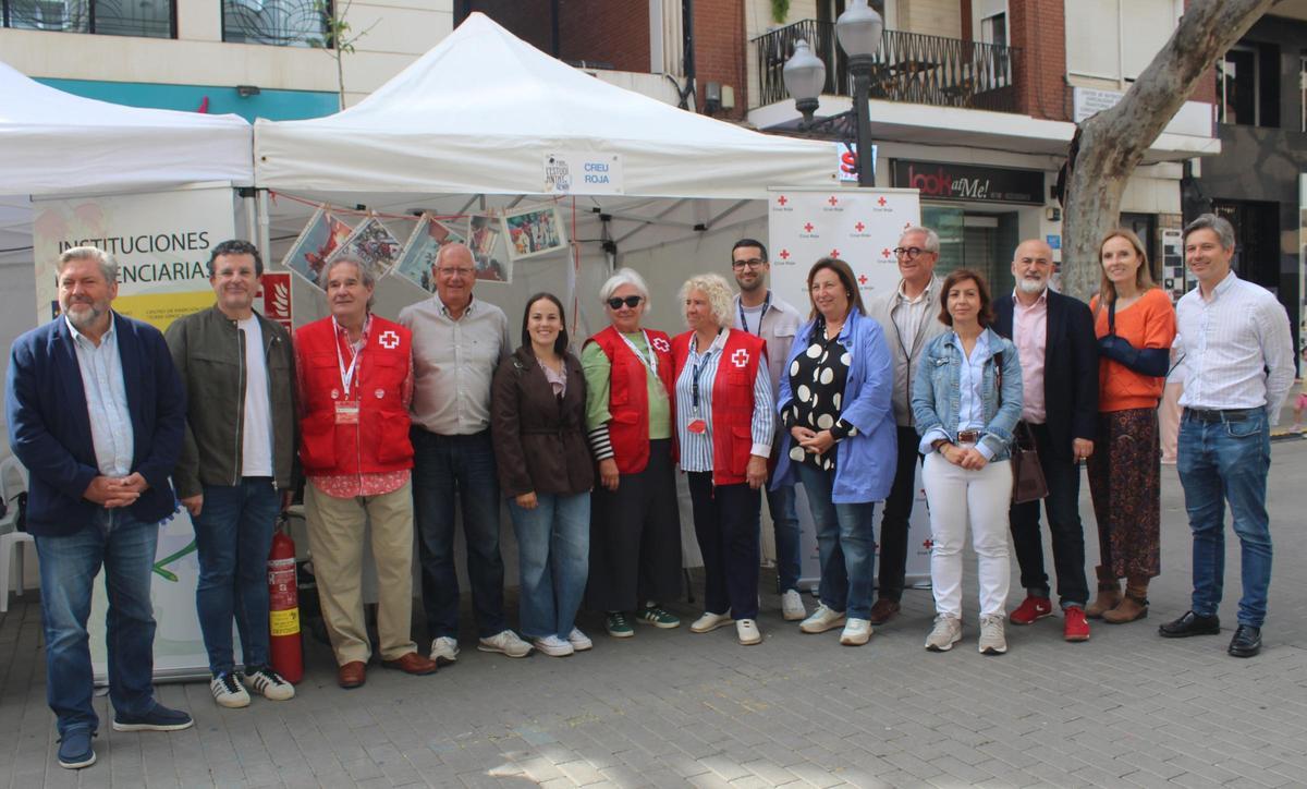 La corporació ha visitat els expositors. En la imatge, el de la Creu Roja