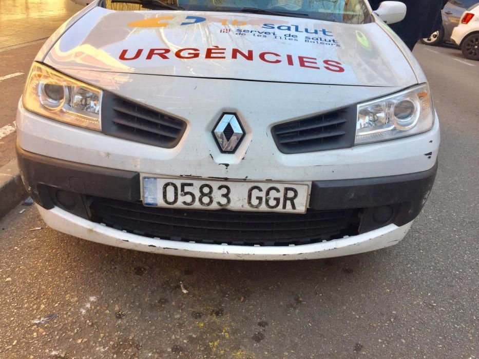 Pésimo estado del coche del servicio médico del centro de salud de s'Escorxador