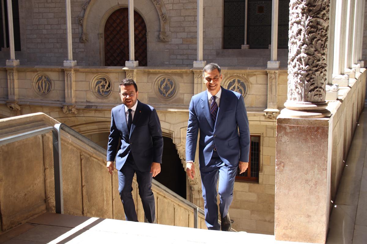 Pere Aragonès y Pedro Sánchez, en el Palau de la Generalitat, este miércoles.