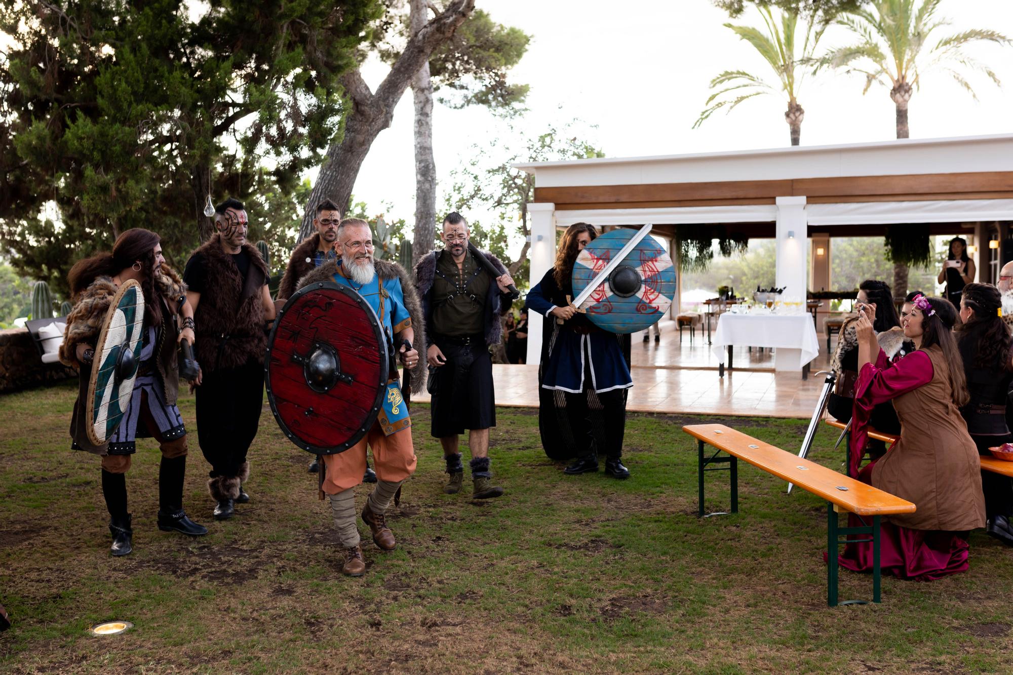 Las imágenes de la boda vikinga de Rosalía y Wenceslao en Ibiza