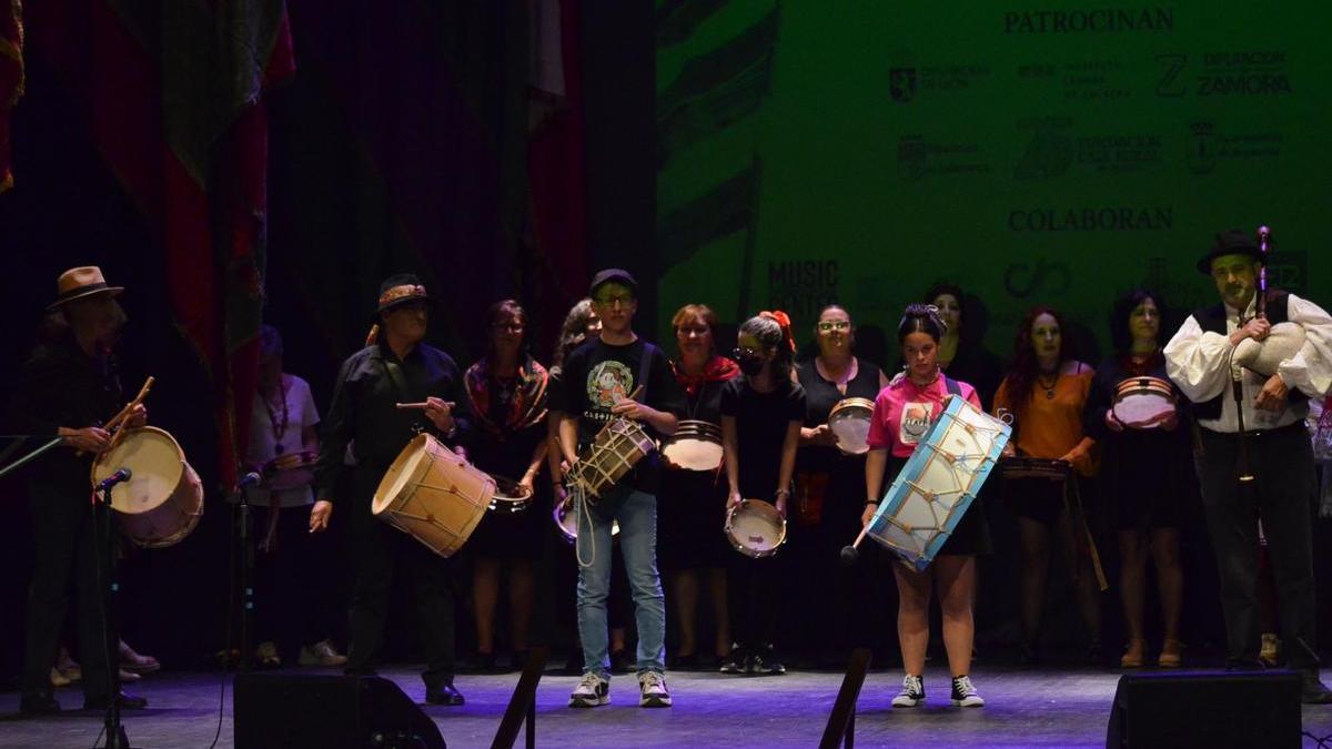 Una gala de los Premios MT 2022 en el Teatro Reina Sofía de Benavente. / E. P.