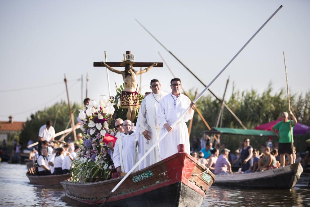 El Cristo del Palmar surca las aguas de l'Albufera