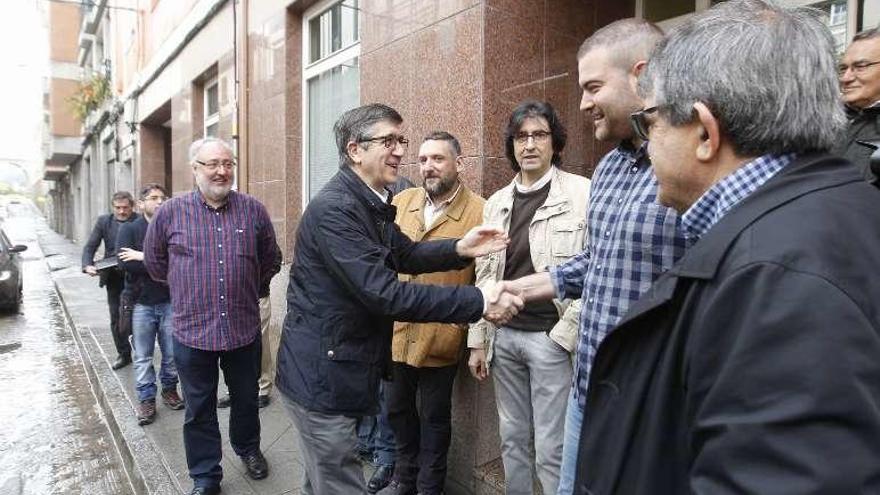 El candidato con integrantes de la plataforma de apoyo. // Jesús Regal