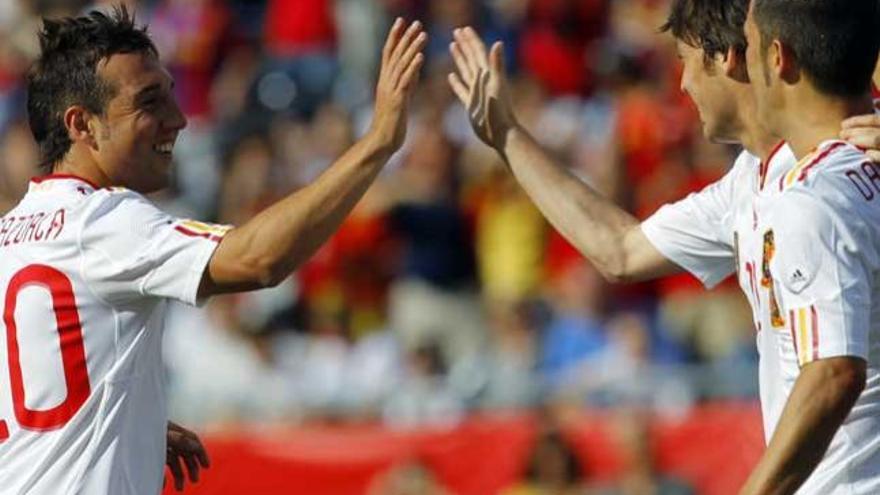 Negredo celebra su gol ante Estados Unidos con Arbeloa.