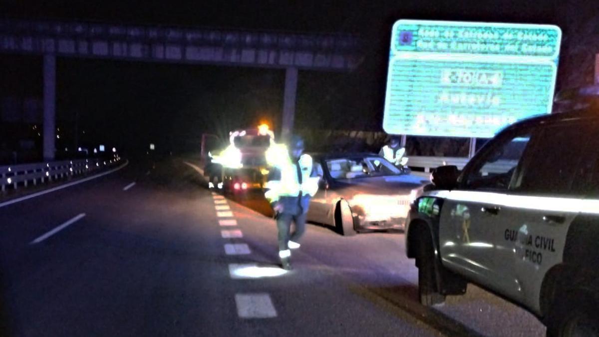 La Guardia Civil intercepta en Guitiriz a un kamikaze que circuló 20 kms en sentido contrario por la A-6 entre A Coruña y Lugo.