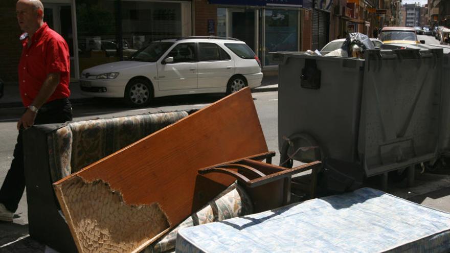 El coste del reciclaje de enseres pasa de 55 a 125 euros y aumentará la tasa de la basura