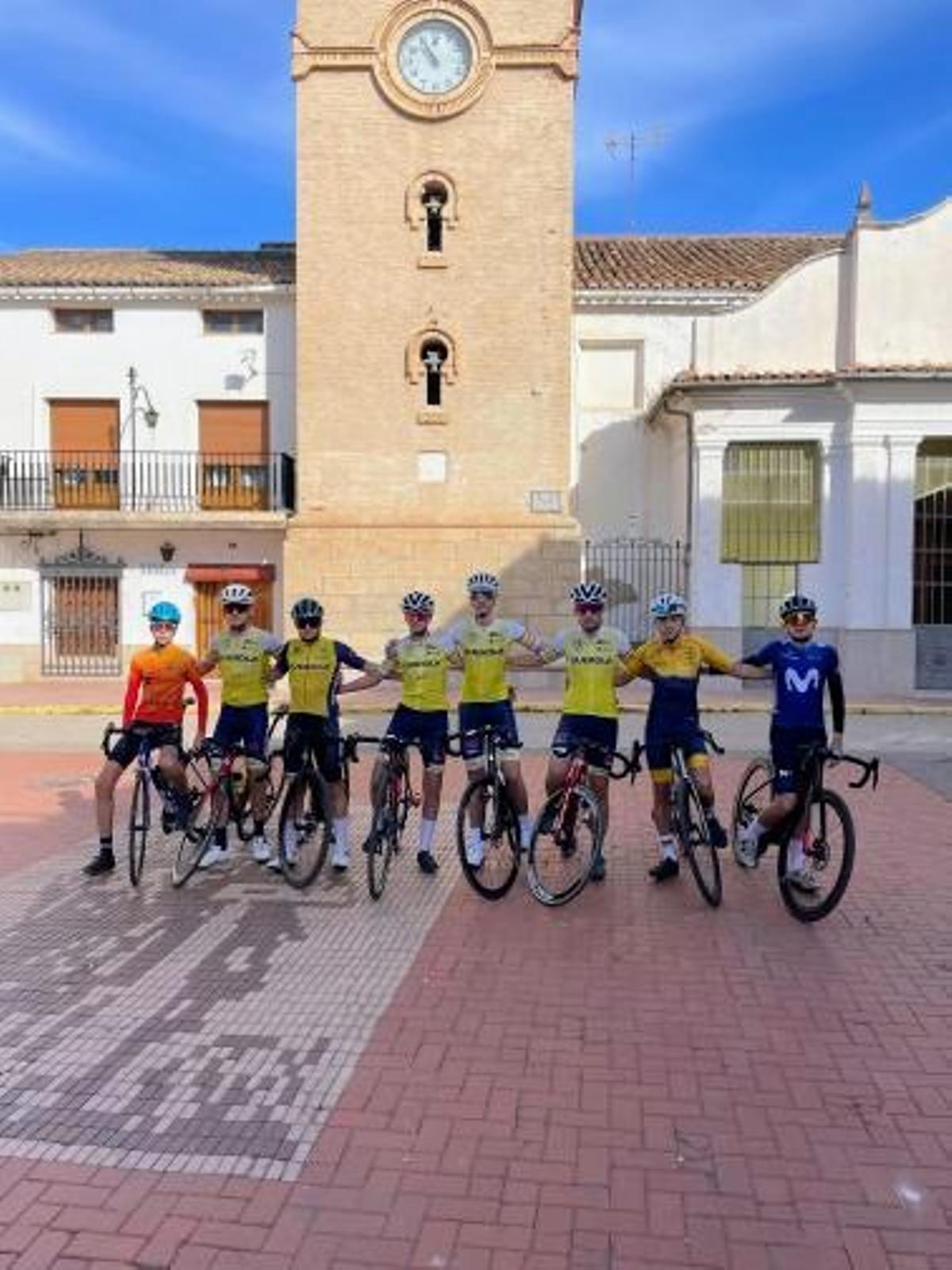 Ciclistas cadetes del Club Ciclista Ontinyent.