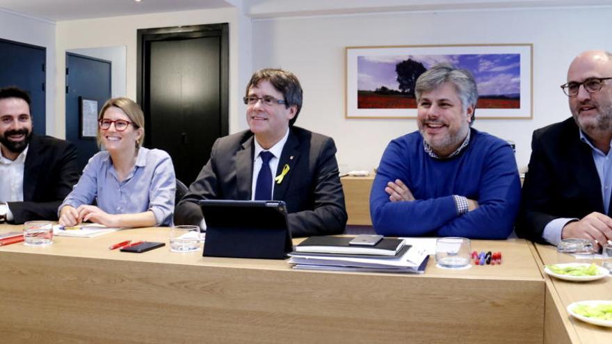 JxCat prepara una querella criminal per la impugnació de la candidatura de Puigdemont