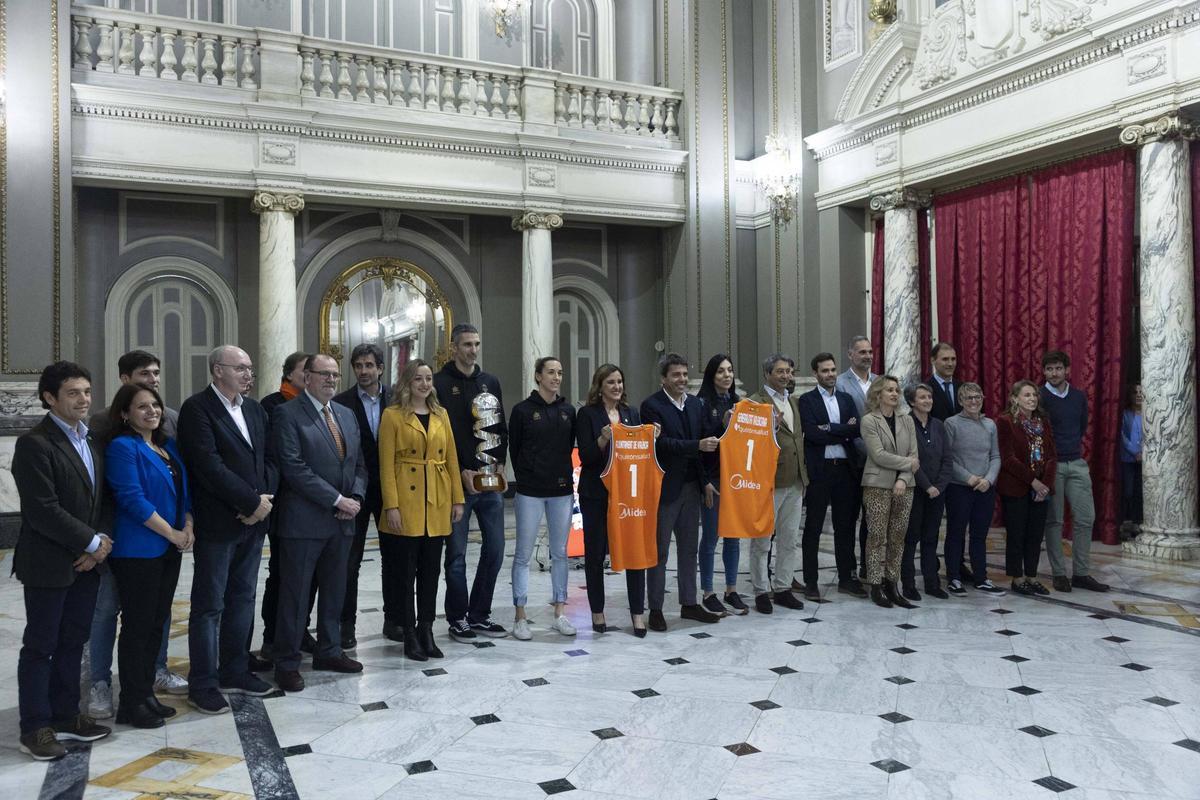 Recepción al Valencia Basket campeón de la Copa de la Reina en el Ayuntamiento de Valencia