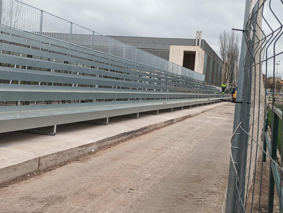 Más de quinientos aficionados se podrán sentar en esta nueva grada que se ha instalado.