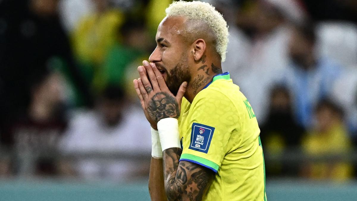 Neymar, lamentándose contra Croacia