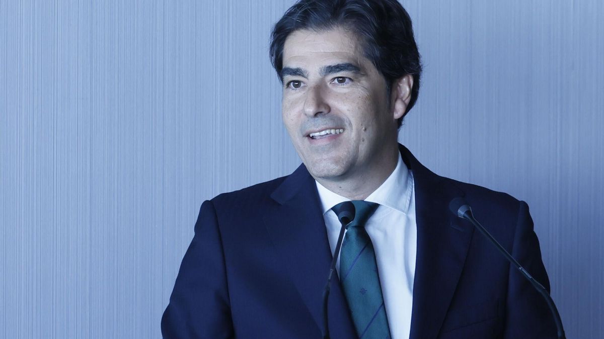 Ángel Haro durante la presentación de Álvaro Valles como jugador del Real Betis Balompié hasta 2030 en la CD Luis del Sol.