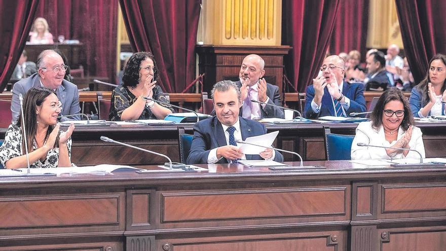 Vera califica de &quot;debate ficticio de unas medidas que aún no he anunciado&quot; la segregación de alumnos por lengua