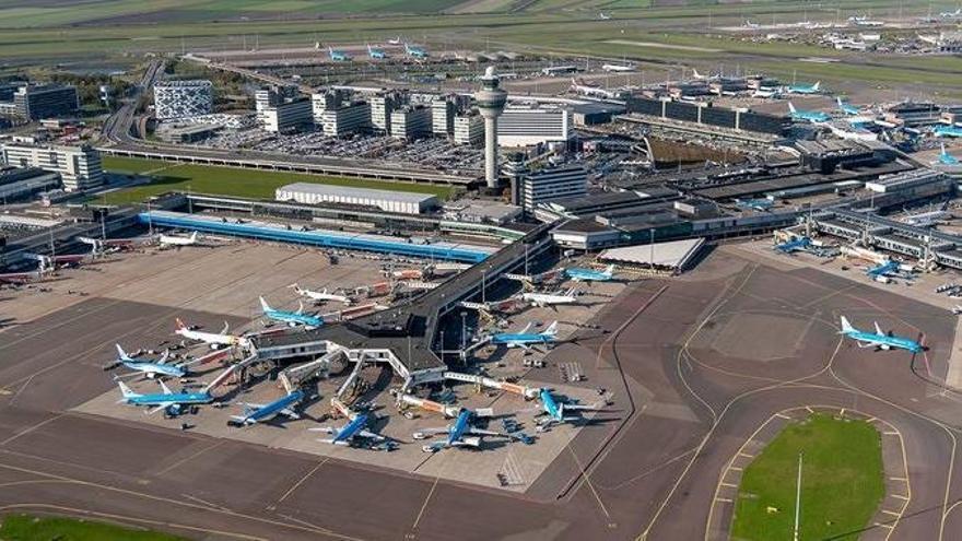Muere en el aeropuerto de Ámsterdam al ser succionado por la turbina de un avión
