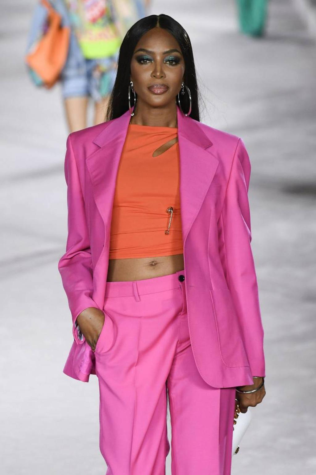Naomi Campbell vuelve a las pasarelas de la mano de Versace después de  meses retirada - Woman