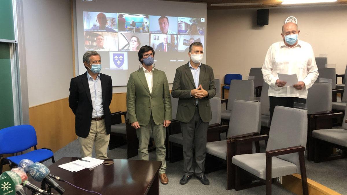 Los asistentes a la rueda de prensa celebrada ayer en la sede de la Escuela de San Telmo en Málaga