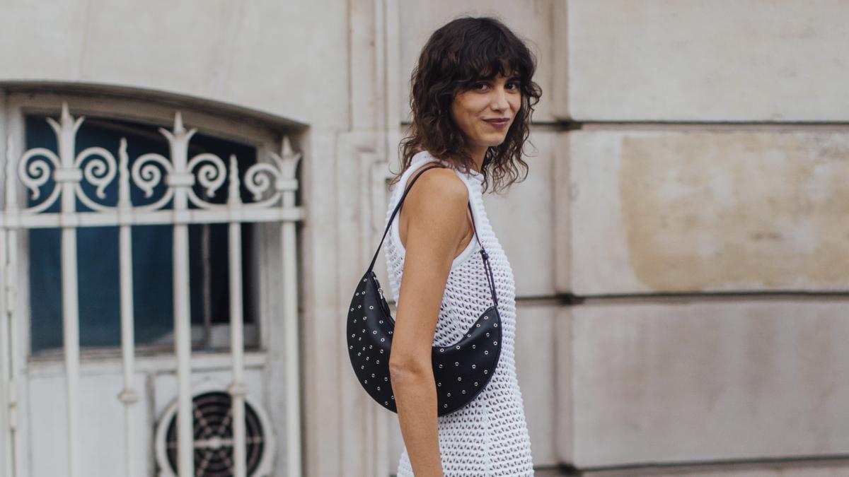 7 vestidos blancos de Zara que solucionarán tus looks de verano