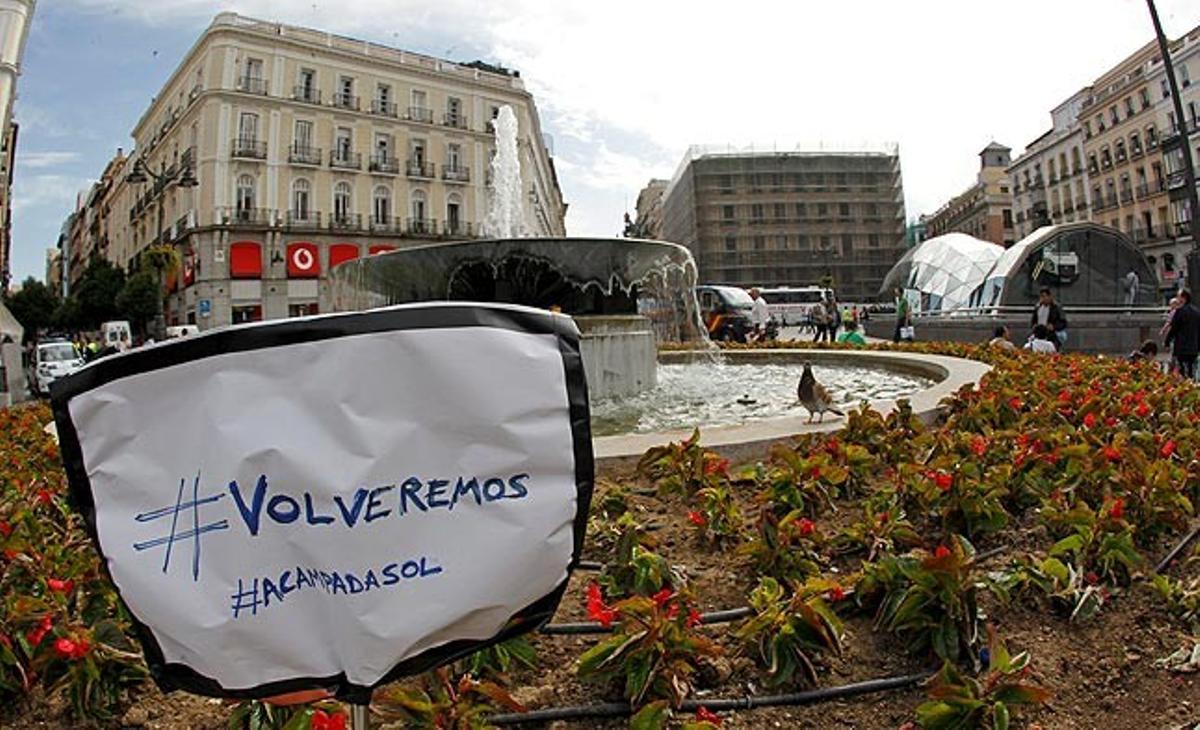 Missatge deixat pels integrants d’’Acampada de Sol’, que estaven a la madrilenya Puerta del Sol en protesta per la situació de crisi, fins que han estat desallotjats aquest dimarts ala matinada.