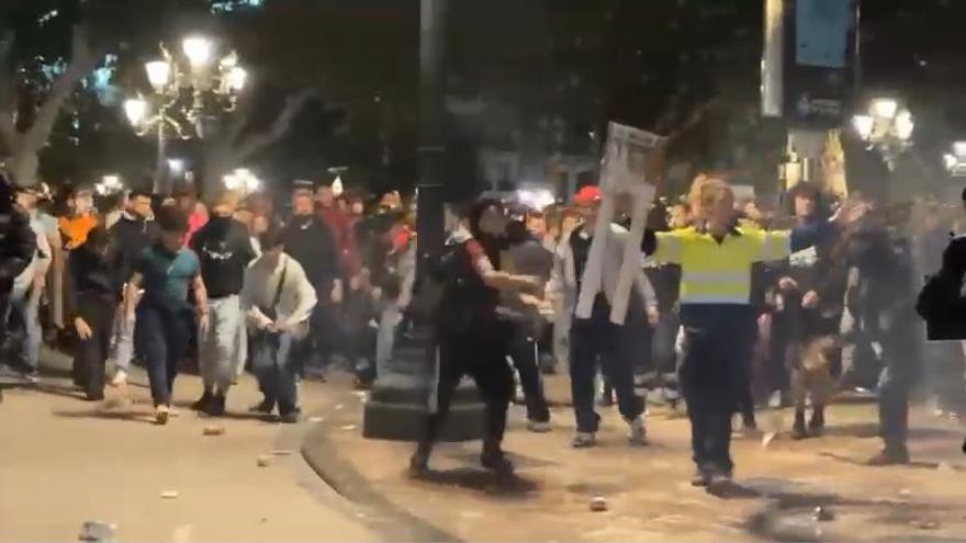 La inservible policia britanica solo es valiente con sus ciudadanos y con moros no