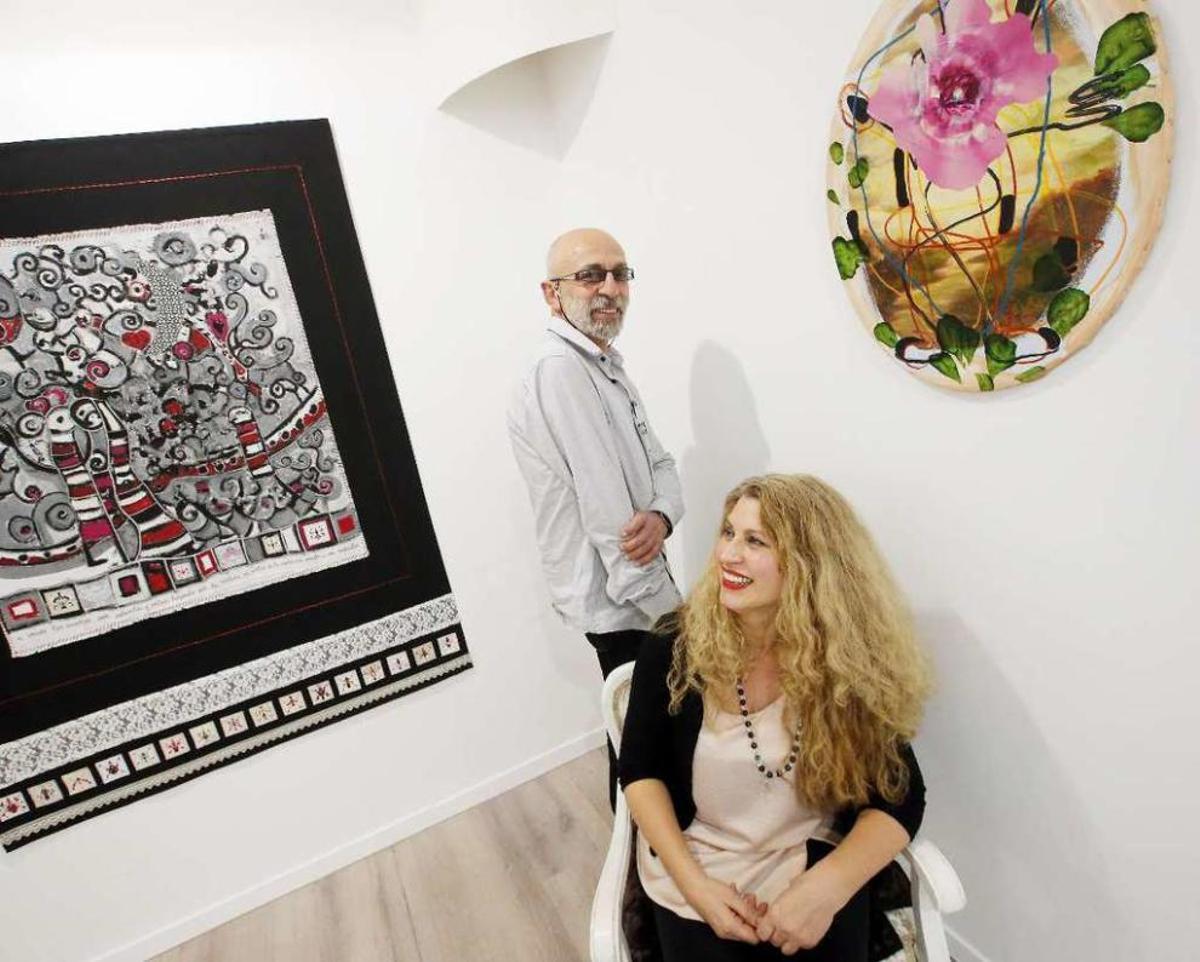 Isabel Alonso y Lomarti, en la sala Apo'strophe el viernes, durante la inauguración de la exposición. // Marta G. Brea