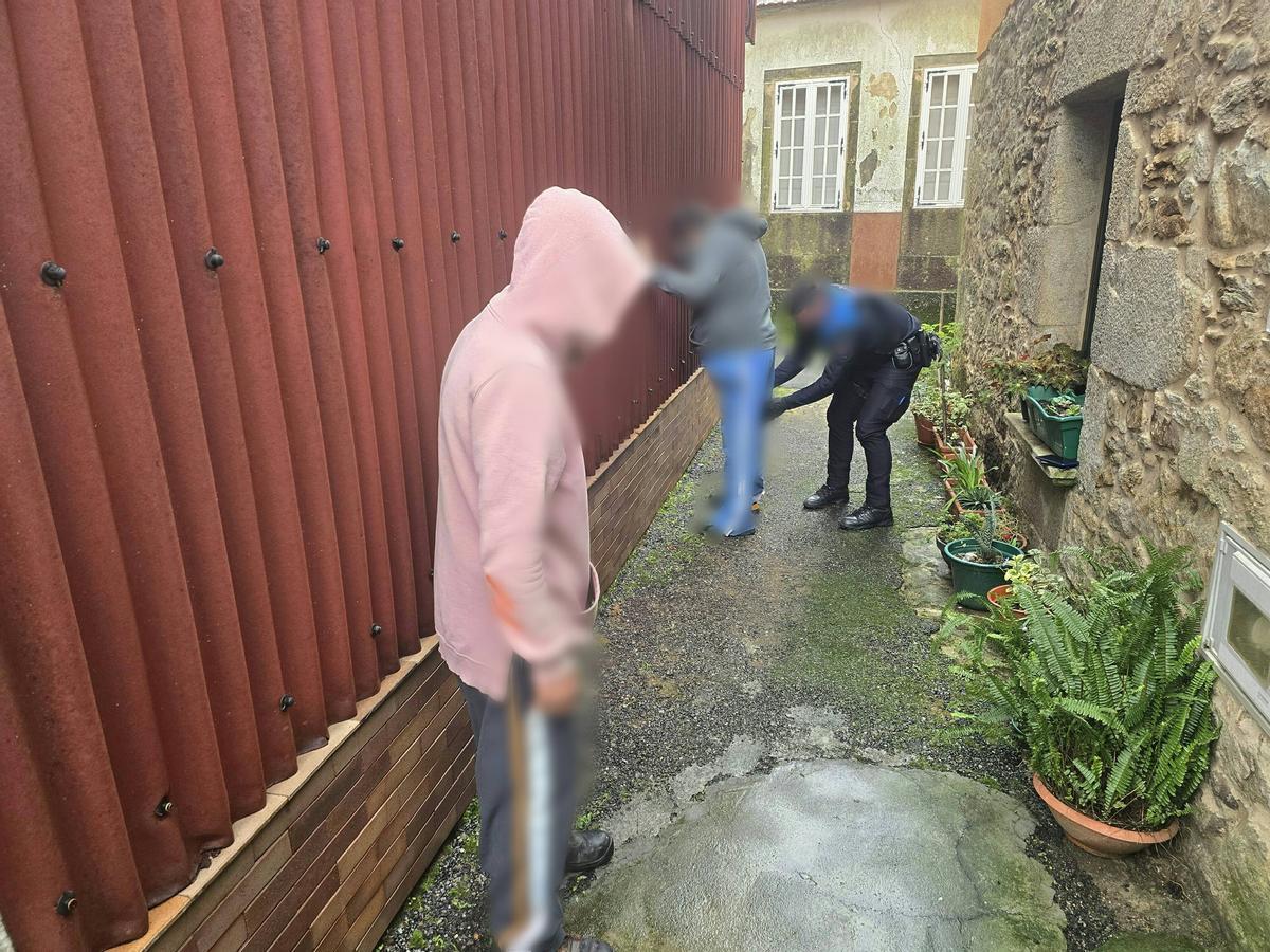 Un dos dispositivos de control realizados pola Policía Local.