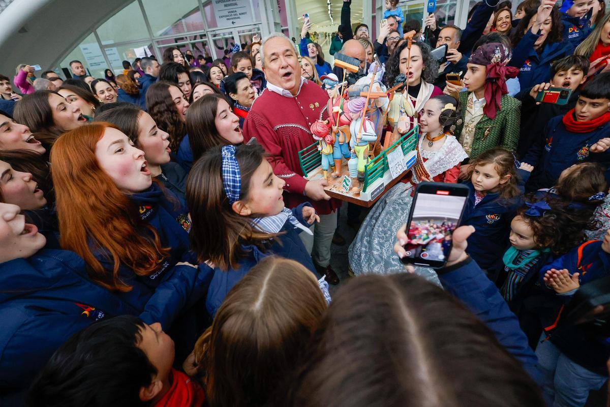 Alegría en Duque de Gaeta tras ganar el Ninot Indultat Infantil