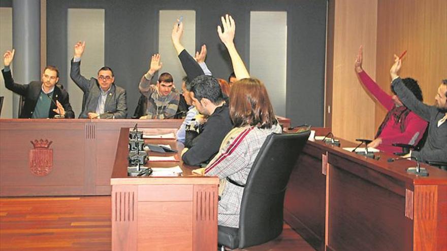 Ratifican la plantilla municipal con el voto de calidad del alcalde