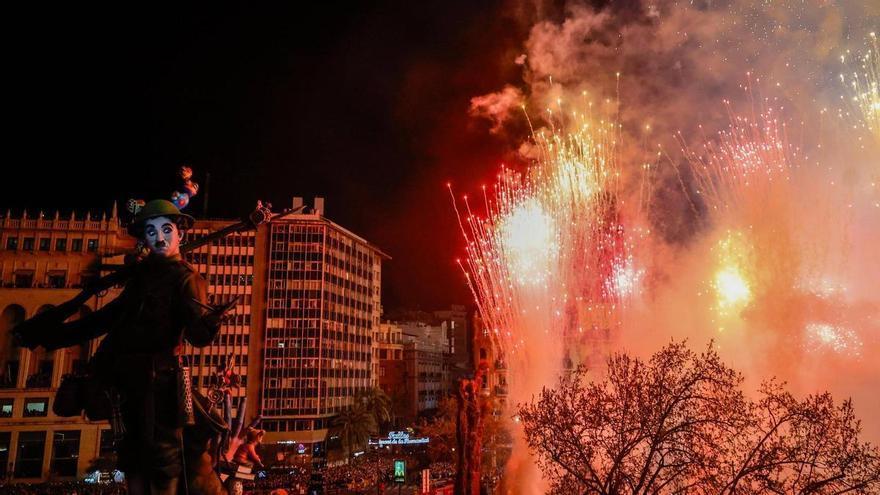 cia el trato desigual de TVE a la Semana Santa andaluza y las Fallas de València