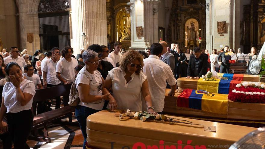 Imágenes del funeral en Caravaca de cuatro de las víctimas del incendio en las discotecas de Murcia