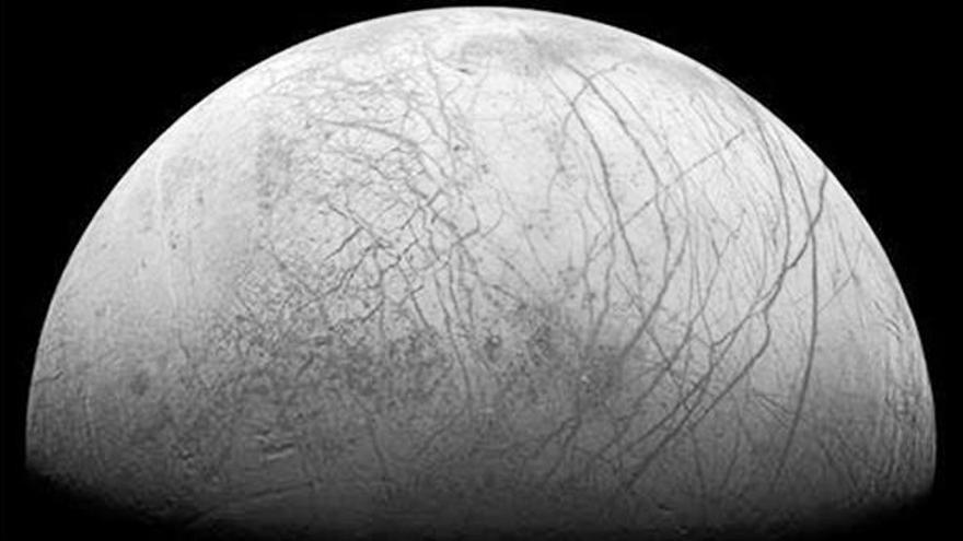 Europa, una luna de Júpiter, tiene vapor de agua en su superficie