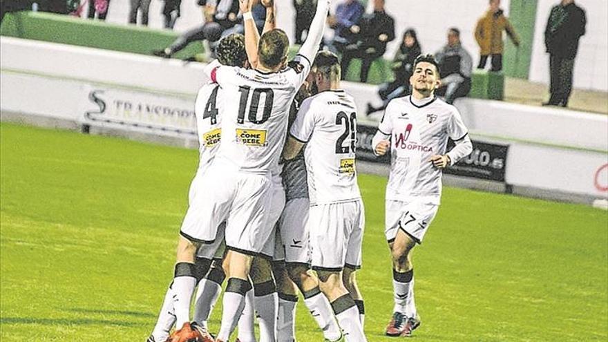 El Pozoblanco llega a la recta final en puestos de ascenso a Tercera