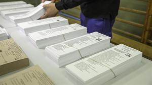 zentauroepp47889562 barcelona 25 04 2019  preparacion de un colegio electoral el190426165957