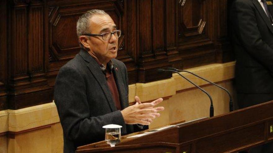 Joan Coscubiela en la seva intervenció, ahir, en el Parlament