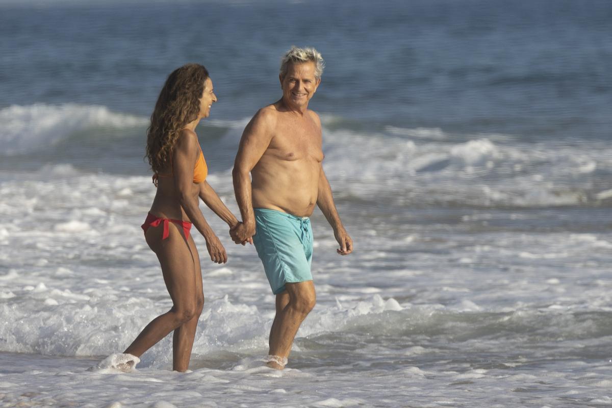 Rosario Flores y su marido, Pedro Lazaga, siempre que pueden hacen escapada a la costa gaditana