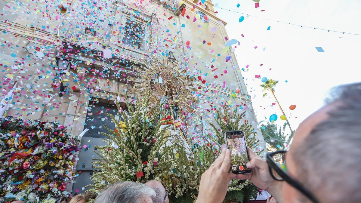 Benejúzar recobra esplendor y alegría con su Pilarica