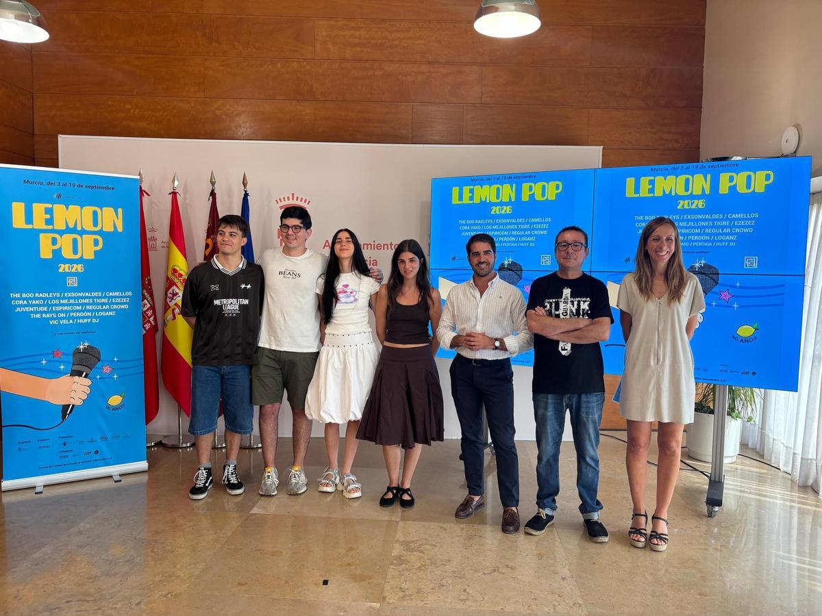 Autoridades municipales y organizadores durante presentación Lemon Pop.