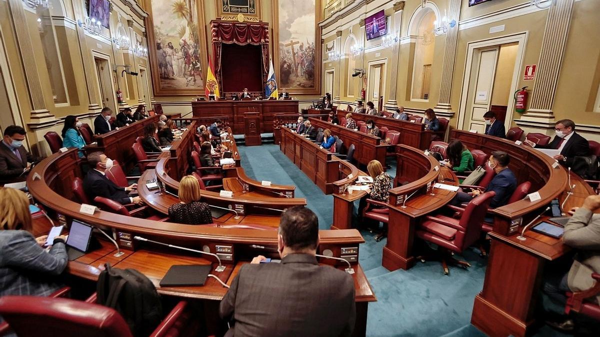 Imagen de un Pleno del Parlamento de Canarias (08/02/22)