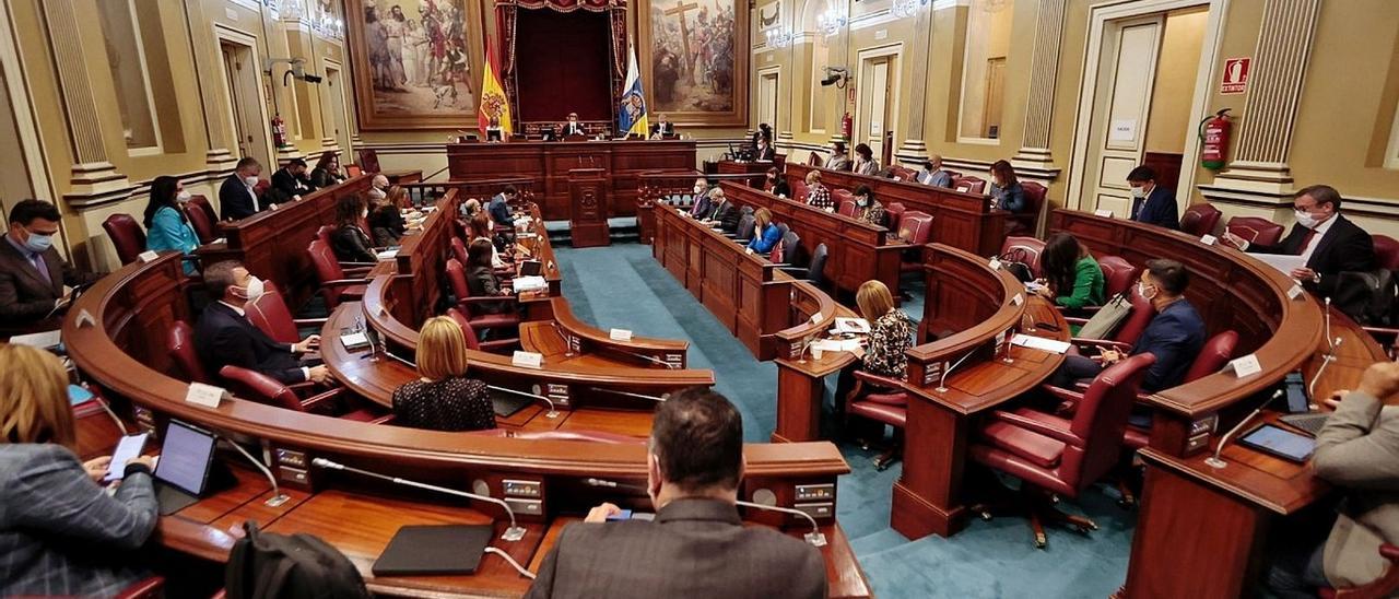 Imagen de un Pleno del Parlamento de Canarias (08/02/22)