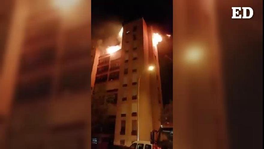 Diecinueve personas resultan heridas en el incendio de un edificio en Tenerife