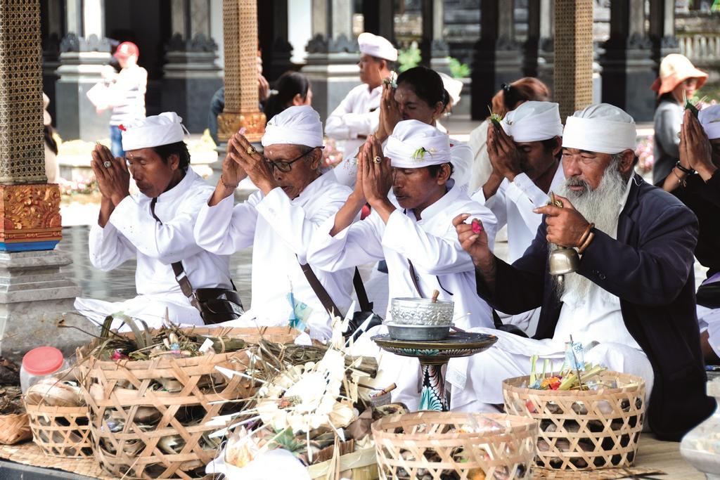 Ceremonia en el templo Ulun Danu Bratan.